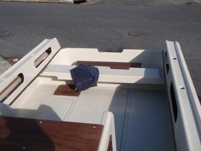 Boston Whaler - Console looking back