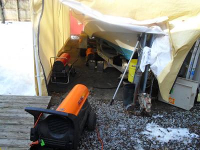 Boston Whaler - Heating up the tent