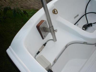 Boston Whaler - Custom light pole