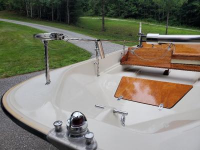 Boston Whaler - Rail Gate Open